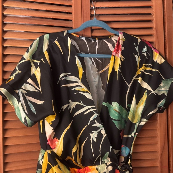 Zara Tropical RARE Jumpsuit Size M Satin Effect - Picture 8 of 9